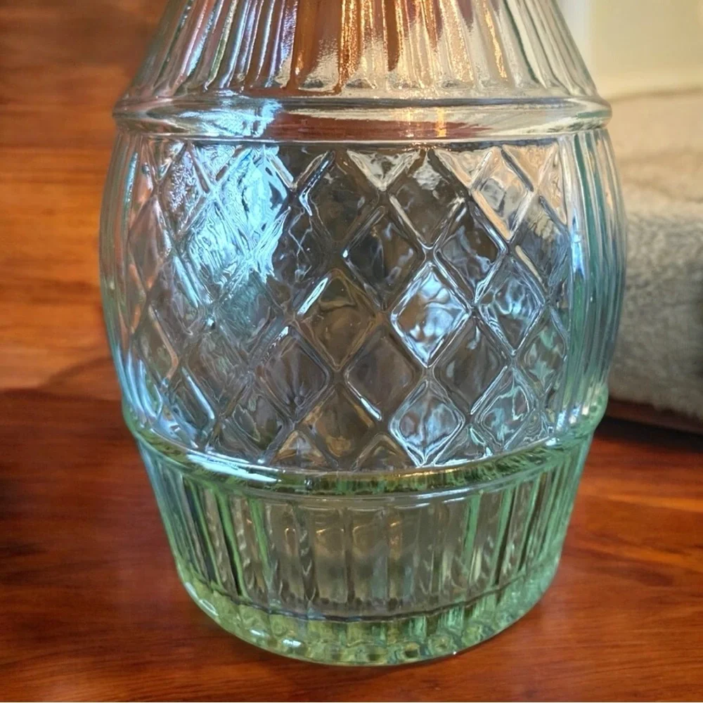 VINTAGE Glass Wine/Liquor Decanter with Stopper - Round Base